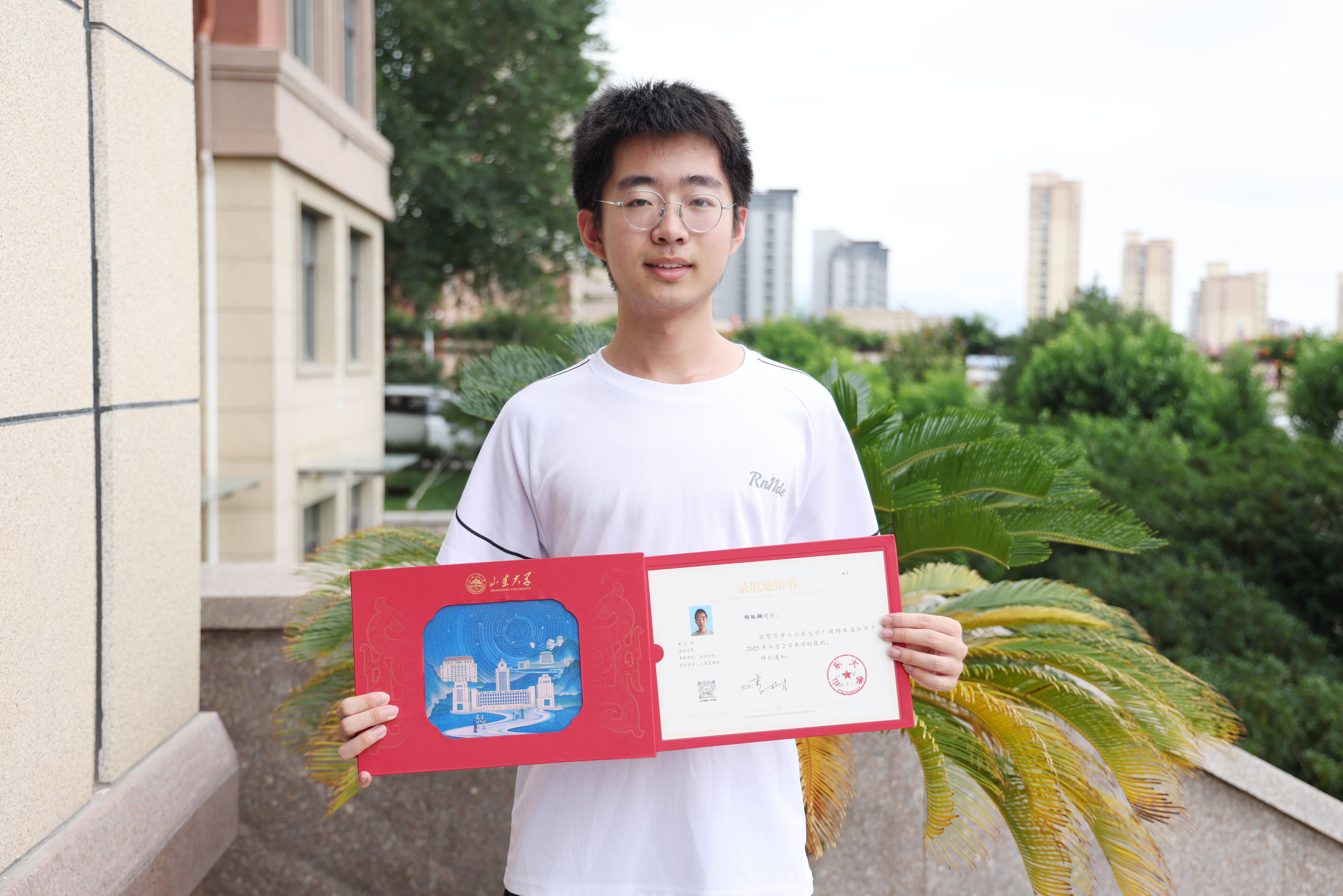 山东大学——邴钰翔.JPG